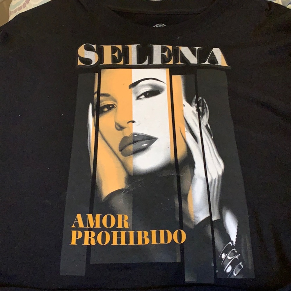 Crop top only worn twice , no tears or stains